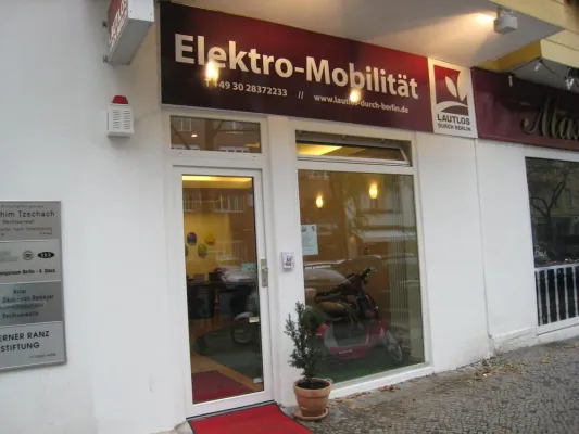 Bild: Lautlos durch Berlin eröffnet seine erste Stromtankstelle