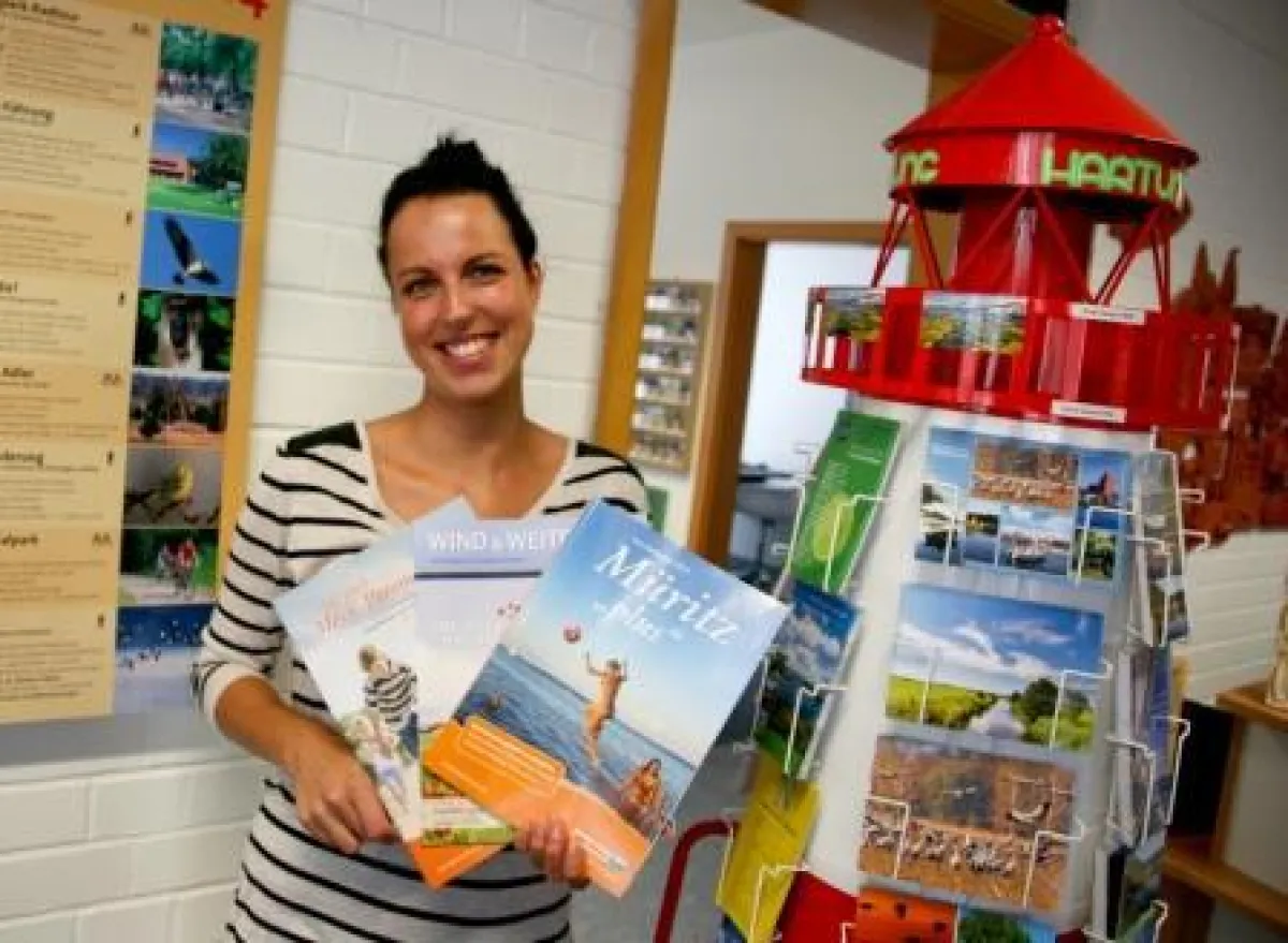 Susann Wothe von der Tourismus- und Dienstleistungsgesellschaft Rechlin ist stolz Nationalpark-Partn