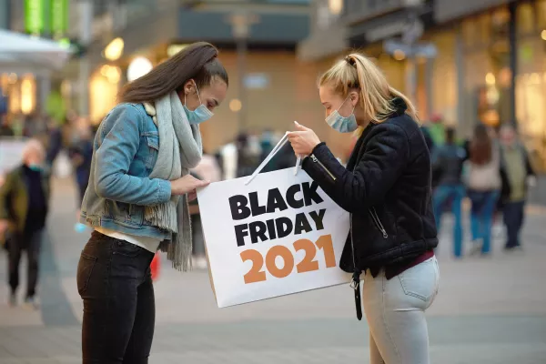 Bild: Umfrage zum Black Friday 2021: Verbraucher zieht es wieder mehr in die lokalen Geschäfte!