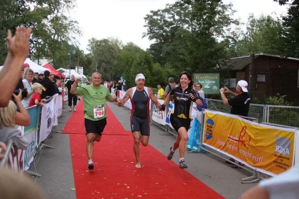 Bild: KnappenMan schreibt Firmenstaffel aus - Neuer Staffelwettbewerb beim schnellen Triathlon im Lausitzer Seenland