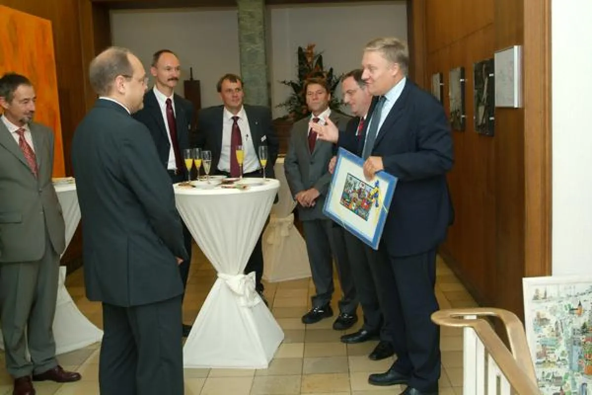 v.l.n.r. Dr. Detlef Rhodius/ Vorsitzender des IWU (Industrie- Wasser- Umweltschutz e.V.), Heikki Husso/ Geschäftsführer M-real Zanders GmbH, Theo Pütz, Udo Raumann, Eugen Kunkel, Paul Lauré/ Bürgermei