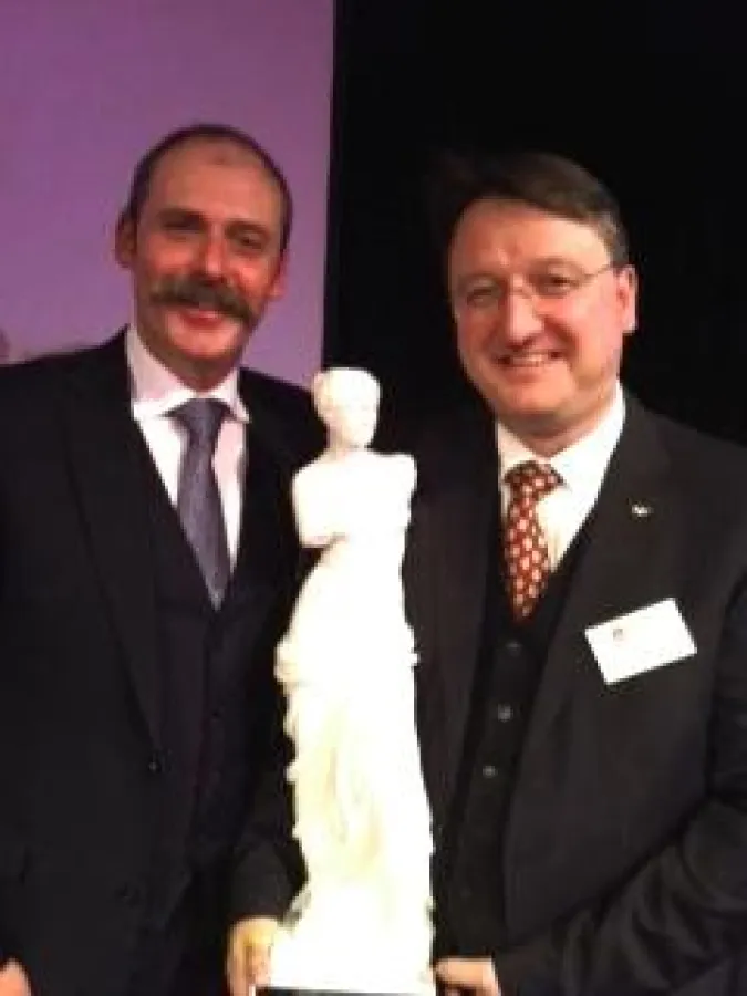 Strahlende Gewinner: Harald Schmitt, Director Operations, und Tillmann Hahn