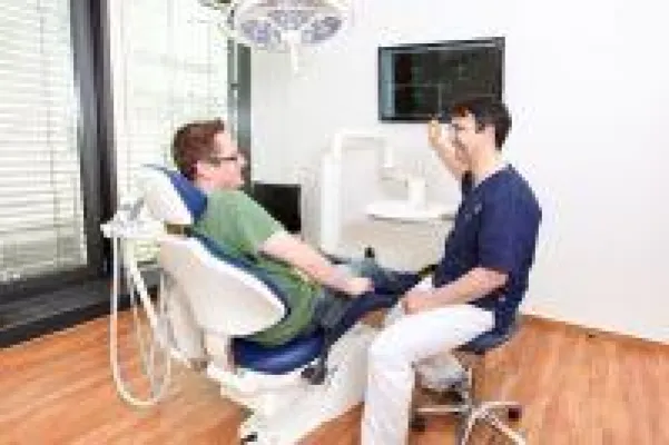 Zahnimplantate für Patienten aus Luxemburg Bild: Zahnimplantate für Patienten aus Luxemburg