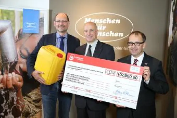 topbonus-Spendenmeilen für Äthiopienhilfe/Stiftung Menschen für Menschen freut sich über 100.000 Euro-Spende Bild: topbonus-Spendenmeilen für Äthiopienhilfe/Stiftung Menschen für Menschen freut sich über 100.000 Euro-Spende