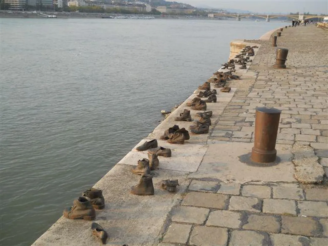 Dieses Mahnmal am Ufer der Donau erinnert an das Schicksal vieler Budapester Juden.
