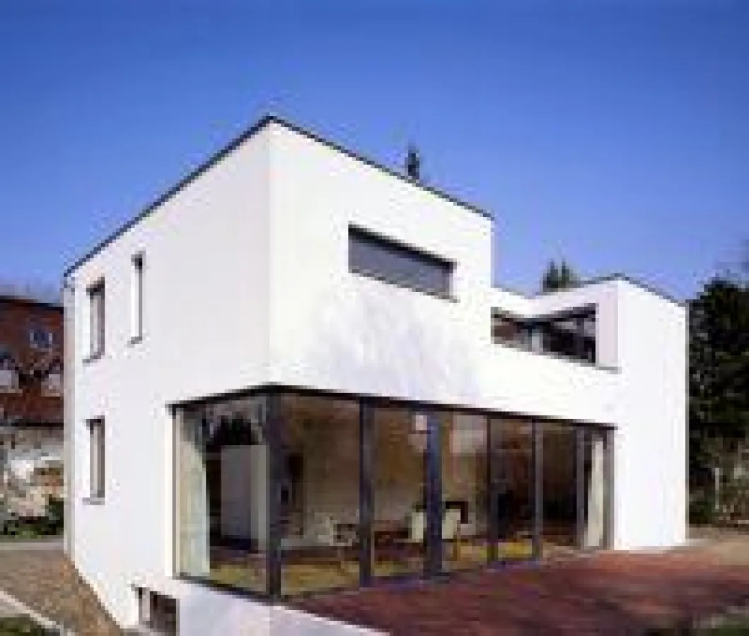 Bauherren profitieren von Außenwänden aus Mauerziegeln, weil diese einen hervorragenden Lärmschutz bieten (Bild: UNIPOR, München).