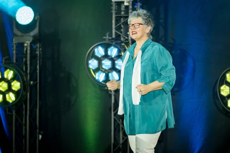 Bild: Körper und Seele im Einklang: Verena Ohnimus begeistert beim International Speaker Slam