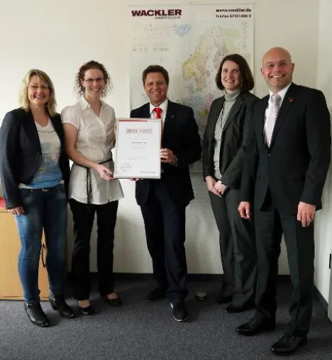 Ausgezeichnet ausgebildet – Agentur für Arbeit verleiht Spedition Wackler Ausbildungszertifikat Bild: Ausgezeichnet ausgebildet – Agentur für Arbeit verleiht Spedition Wackler Ausbildungszertifikat