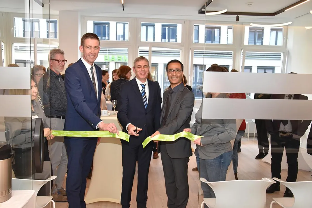Dr. Thomas Haupt und Prof. Alireza Mirshahi eröffnen das Makulazentrum in Bonn - (c) Carekom GmbH