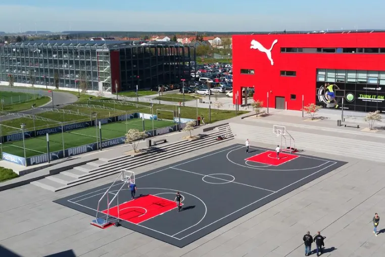 Bild: Premiere in Deutschland - SAM Sportcourt für Herzogenaurach