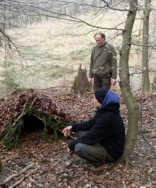 Bau einer Schutzhütte