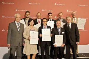 Bild: Familienbewusst in die Zukunft: Hellmann Worldwide Logistics erhält das Zertifikat zum ‚audit berufundfamilie‘