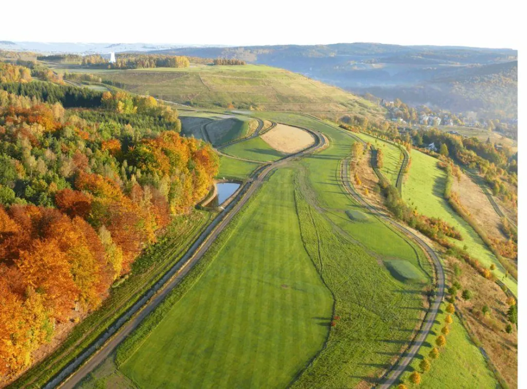 Blick auf das Gelände des Golfparkes Westerzgebirge