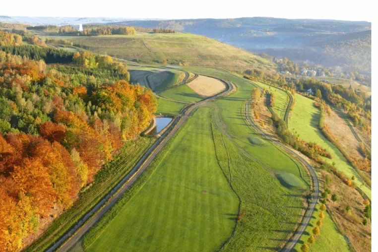 Golfpark mit Aussicht auf ehemaliger Bergbauhalde errichtet Bild: Golfpark mit Aussicht auf ehemaliger Bergbauhalde errichtet