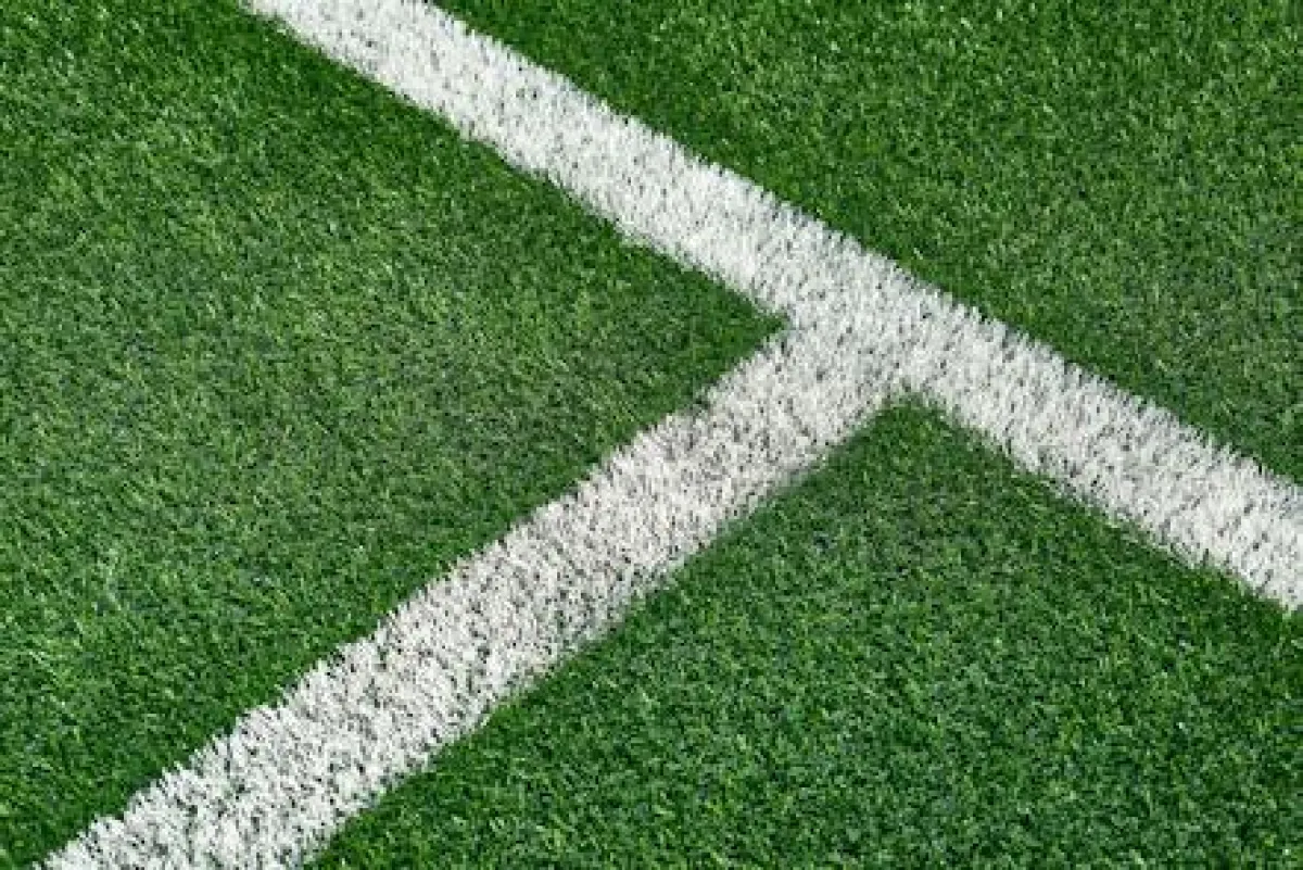 Polytan_Kunstrasen_FC_Thun.jpg (Foto: Ben Wiesenfarth / Polytan) Nahaufnahme eines Fußballkunstrasen