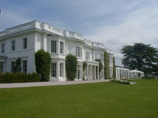 Bild: Königin Elizabeth zeichnet an ihrem 80. Geburtstag HenleyMC aus - Der „Queen’s Award“ wird dem MBA-Anbieter für anhaltendes internationales Wachstum verliehen