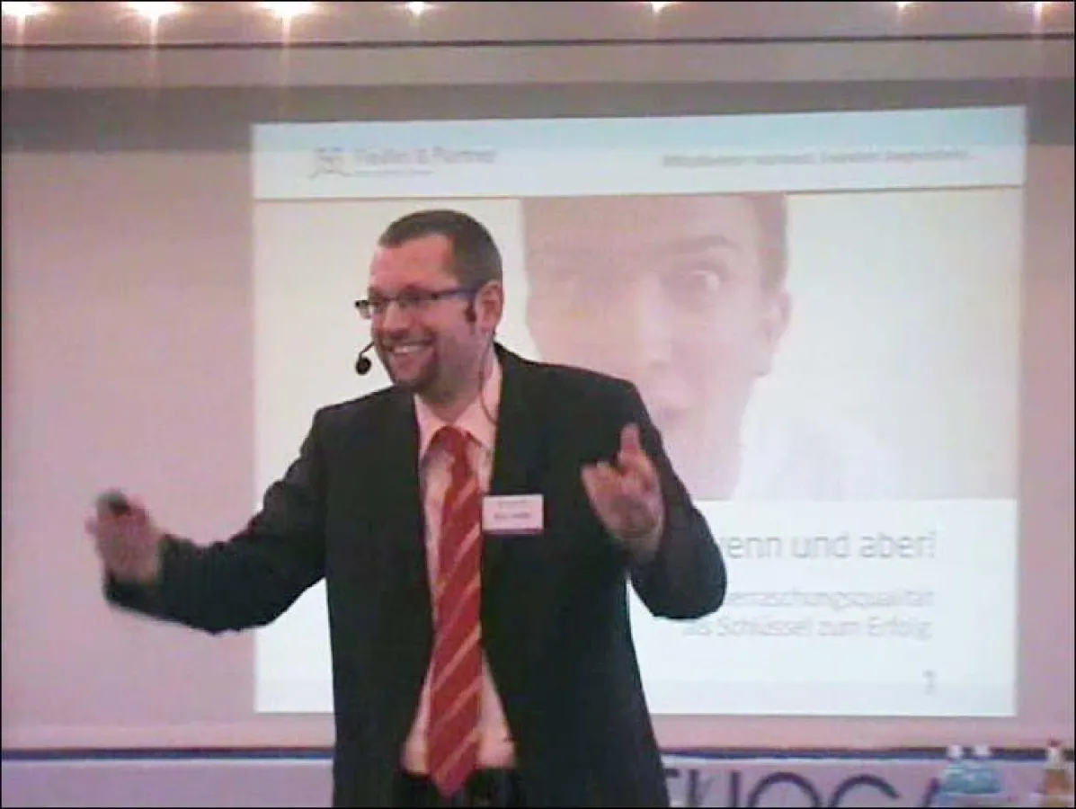 Björn Fiedler erläutert einen Aha-Effekt