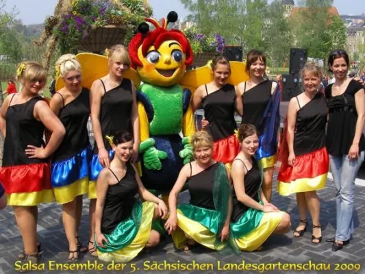 Cindy Weinhold, Salsa Tanzensemble und Schalmeienfest auf der 5. Sächsischen Landesgartenschau in Reichenbach Bild: Cindy Weinhold, Salsa Tanzensemble und Schalmeienfest auf der 5. Sächsischen Landesgartenschau in Reichenbach