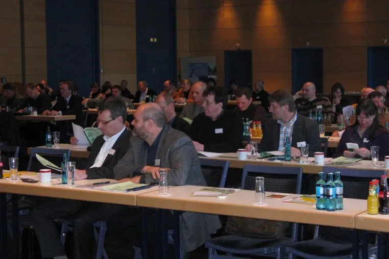 Landschaftsgärtner in Hessen und Thüringen beschließen Regionalisierung - FGL-Präsident im Amt bestätigt Bild: Landschaftsgärtner in Hessen und Thüringen beschließen Regionalisierung - FGL-Präsident im Amt bestätigt