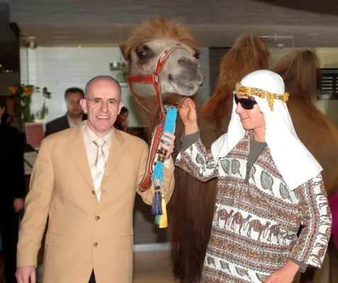 Bild: Ein waschechtes Kamel mittten in der Lobby des Mercure Hotel München Neuperlach Süd