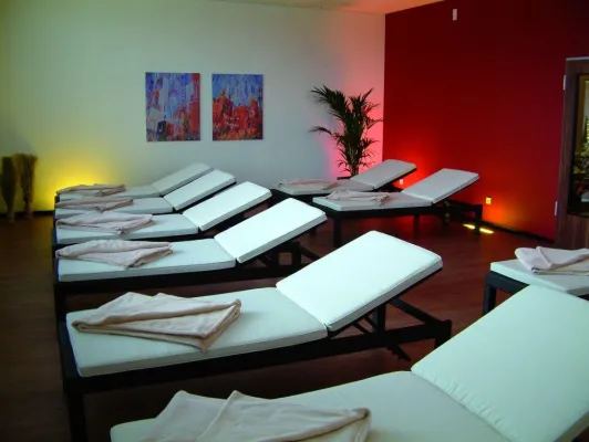 Bild: Best Western Konrad Zuse Hotel - Spa-Bereich in futuristischem Kubus eröffnet - Wellnessoase mit Hallenbadzugang