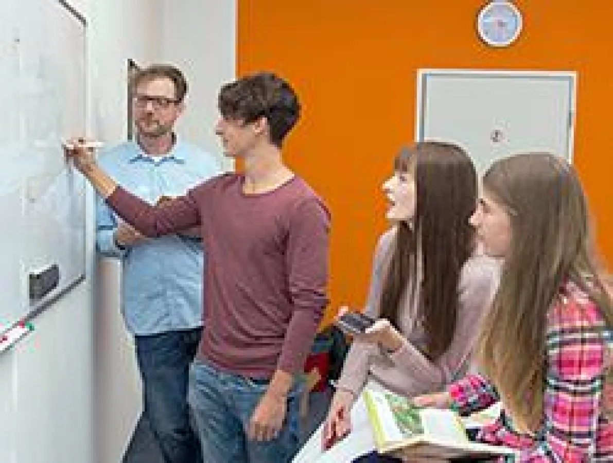 In speziellen Kursen bereitet der Studienkreis auf das Abitur und den Mittleren Schulabschluss vor.