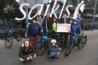 Spendenaktion: Don-Bosco-Schüler freuen sich über neue Fahrräder Bild: Spendenaktion: Don-Bosco-Schüler freuen sich über neue Fahrräder
