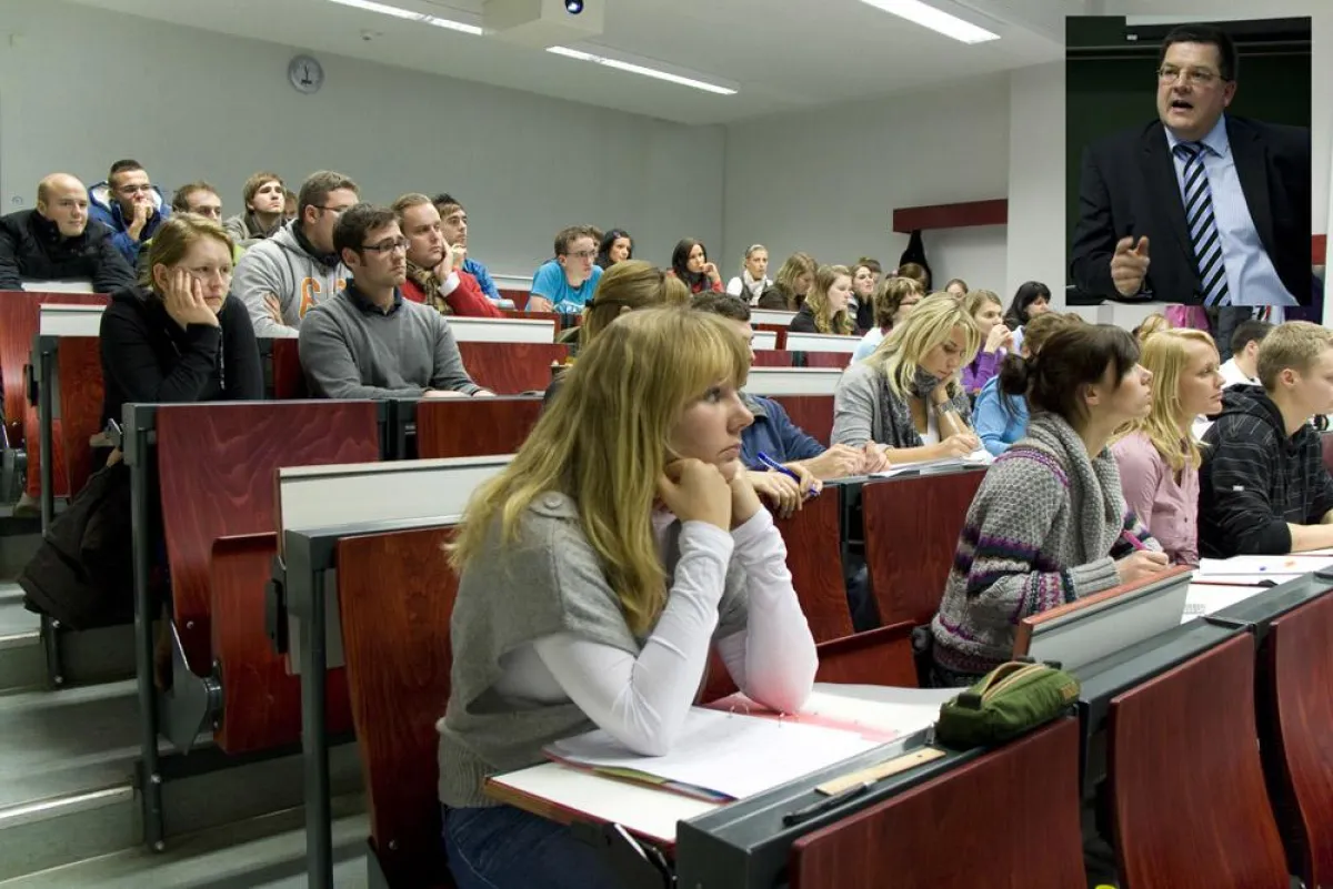 Dr. Uwe Elsner, Leiter Umfeld- und Wettbewerbsanalyse der Volkswagen AG, referierte kürzlich am Fachbereich Wirtschaftswissenschaften der Hochschule Harz (FH) zum Thema „Die Automobilindustrie im Lich