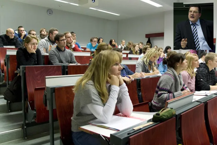 Bild: Entwicklung der Automobilindustrie in Krisenzeiten