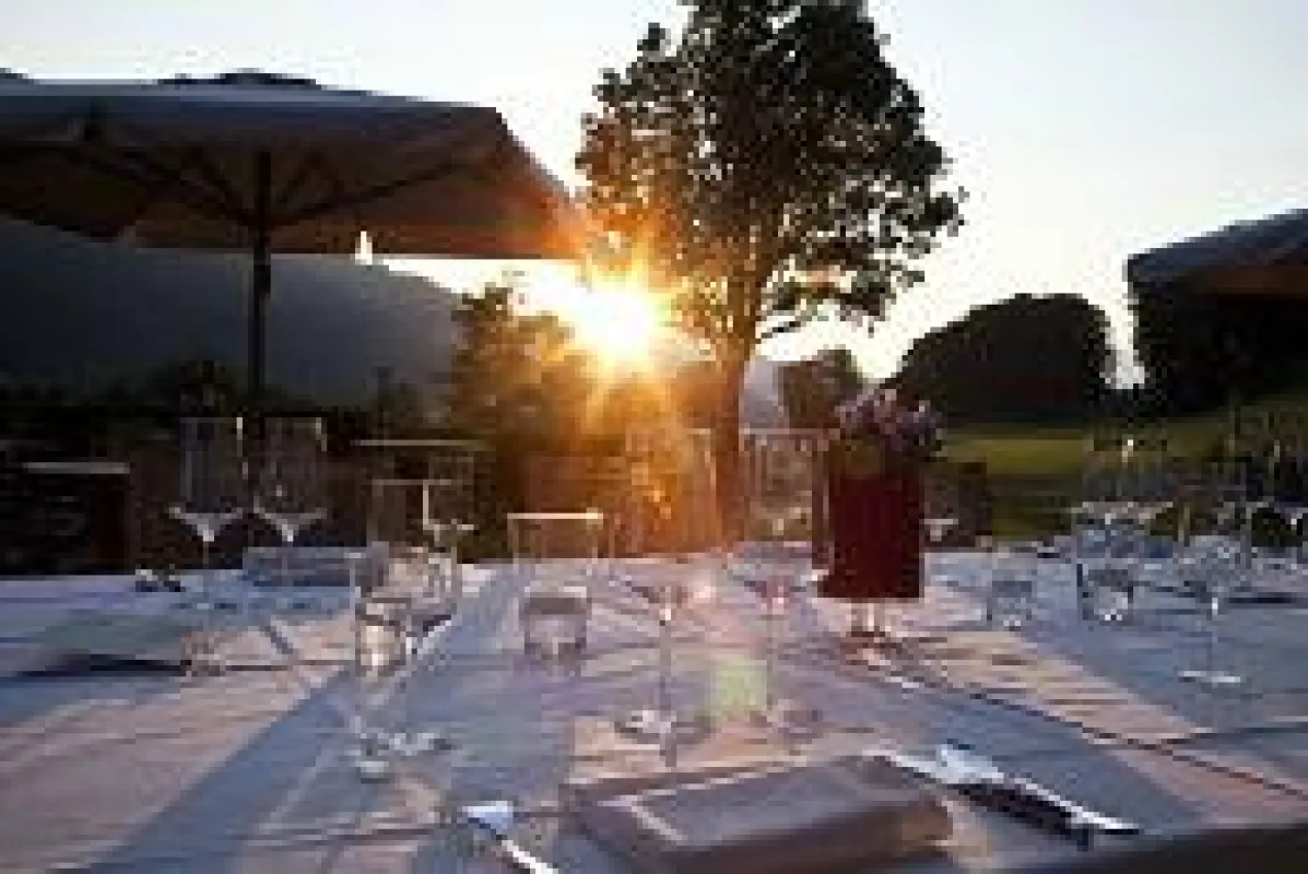 Grand Tirolia Terrace Sunset Front (c) Grand Tirolia Kitzbühel