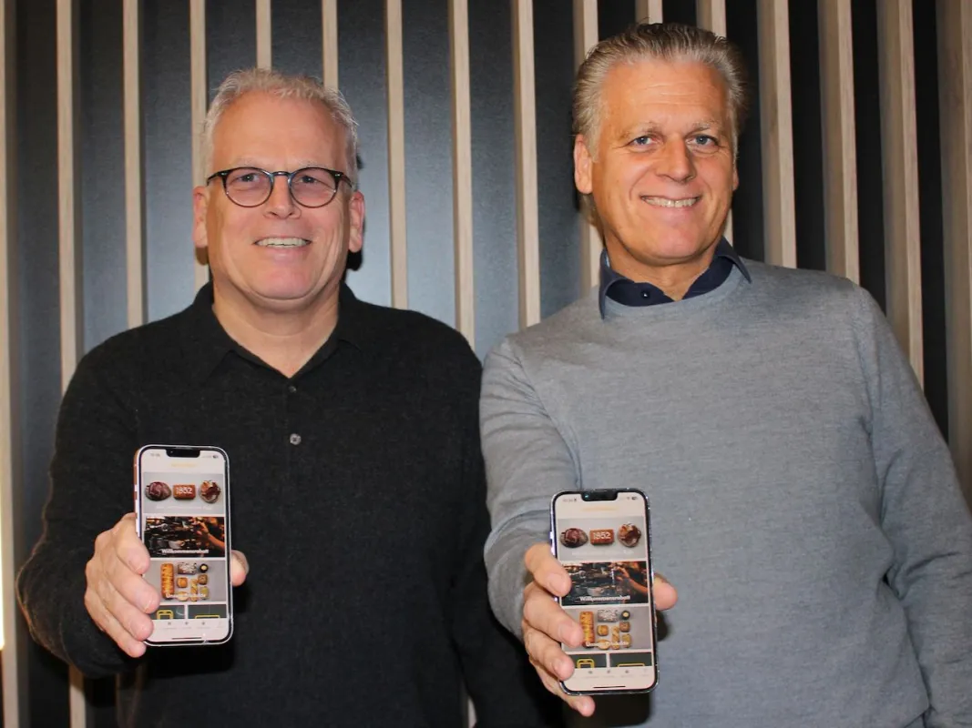 Leo und Will A. Stinges (re.) präsentieren ihre neue App. (© Landbäckerei Stinges & Söhne GmbH )