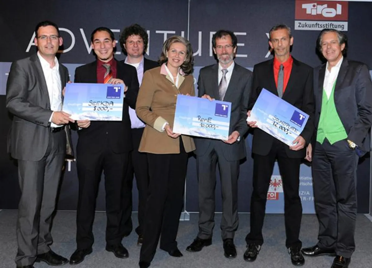 Beste Gründerprojekte 2010: Gewinner mit Gratulanten vlnr. Harald Gohm, Bernhard Rieder, Alexander Wahler (seekda), LRin Patrizia Zoller-Frischauf, Reinhard Steinlechner (RenE), Hubert Hochleitner (So