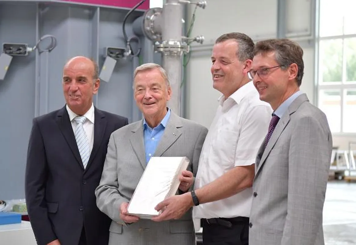 (v.l.) Michael Darda, Ewald Schwing, Thomas Schwing und Harald Lenßen. Foto: SCHWING Technologies