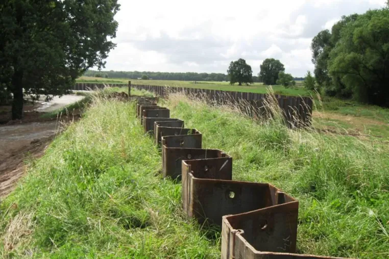 Spundwände sichern Mulde-Deich im Landkreis Leipzig Land Bild: Spundwände sichern Mulde-Deich im Landkreis Leipzig Land