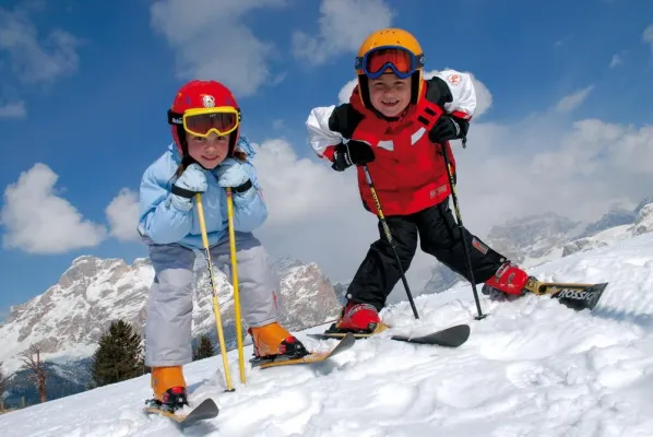 Familienurlaub Winter im Südtiroler Familienhotel Sonnwies Bild: Familienurlaub Winter im Südtiroler Familienhotel Sonnwies