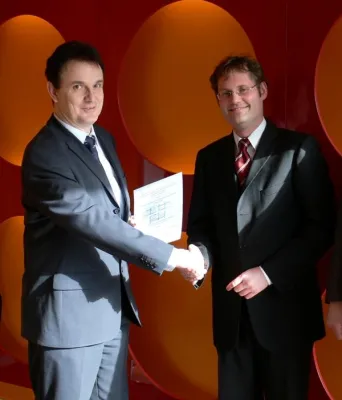 Bild: Dr. Kristian Foit zum Professor an der EUFH berufen - Starke Wettbewerbskräfte wirken