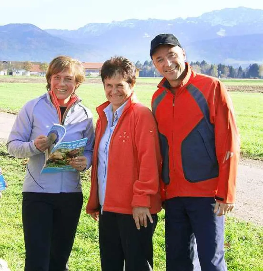 v.l. Rosi Mittermeier, Christa Off, 1. Vorsitzende, Christian Neureuther