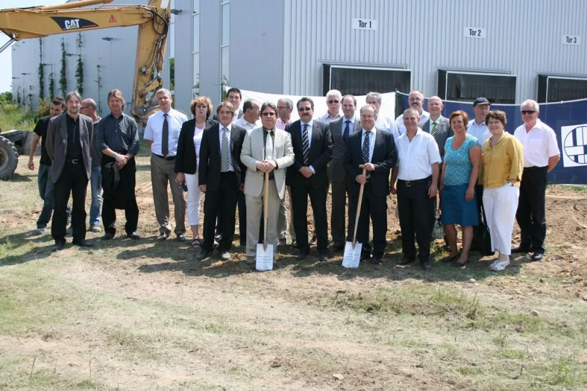 Bauherr, Baudienstleister und Gäste aus Wirtschaft und Politik