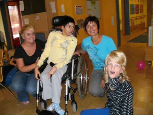 Aktion Rollentausch: Ulrike Müller, MdL besucht Internat Körperbehinderte Allgäu Bild: Aktion Rollentausch: Ulrike Müller, MdL besucht Internat Körperbehinderte Allgäu