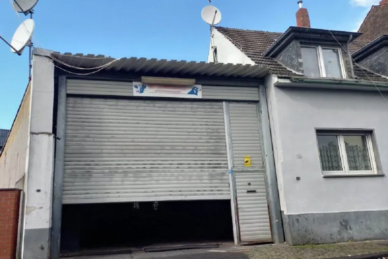 Schlachthof in Brühl: Tierquälerei, illegales Schächten und Verdacht auf Korruption Bild: Schlachthof in Brühl: Tierquälerei, illegales Schächten und Verdacht auf Korruption
