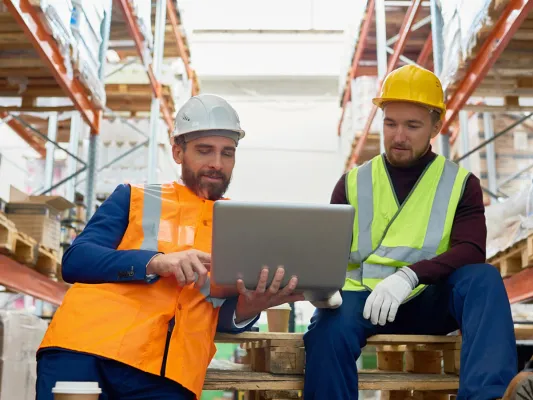 Bild: Prüfung und Wartung von Lagereinrichtungen- Regalprüfung und Regalkontrolle