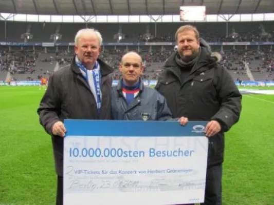 Bild: HERTHA-Fan ist 10.000.000ster Besucher seit der Wiedereröffnung im Olympiastadion Berlin