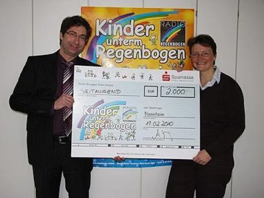 Bild: PFALZKOM | MANET spendet nach Kundenzufriedenheitsanalyse 2.000.- EUR an die „Kinder unterm Regenbogen“