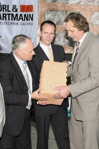 Bild: Politiker beeindruckt von neuer Coriso-Technologie/Bayerns Wirtschaftsminister Huber besucht Unipor-Ziegelwerk