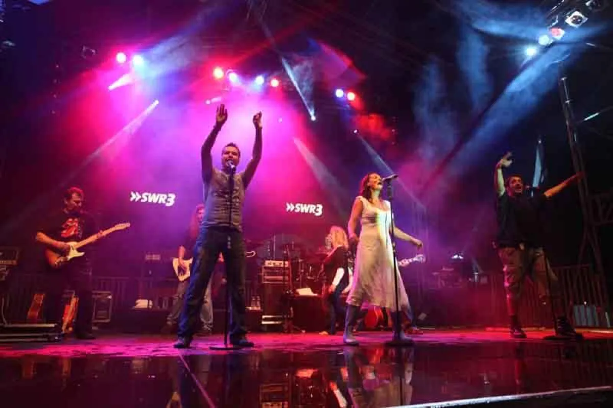 Die SWR3-Bühne (Foto: b&b eventtechnik, frei zur Veröffentlichung bei Namensnennung)