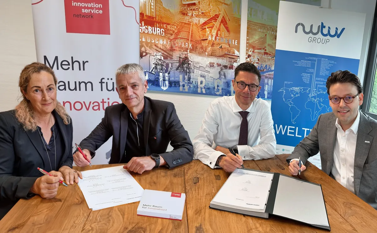 v.l.n.r. Karoline Perchthaler, isn; Dr. Reinhard Willfort, isn; Thomas Biedermann, RWTÜV; Fabian Fec (© ©isn GmbH)