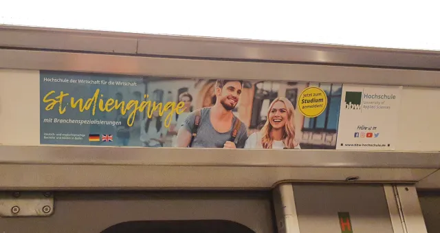 Innenwerbung in Berliner Verkehrsmitteln Bild: Innenwerbung in Berliner Verkehrsmitteln