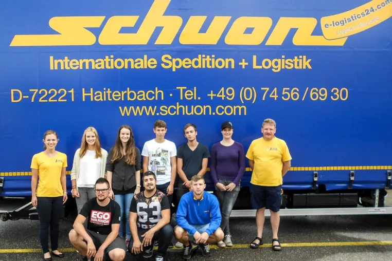 Bild: Investition in die Zukunft: Alfred Schuon GmbH begrüßt neue Auszubildende