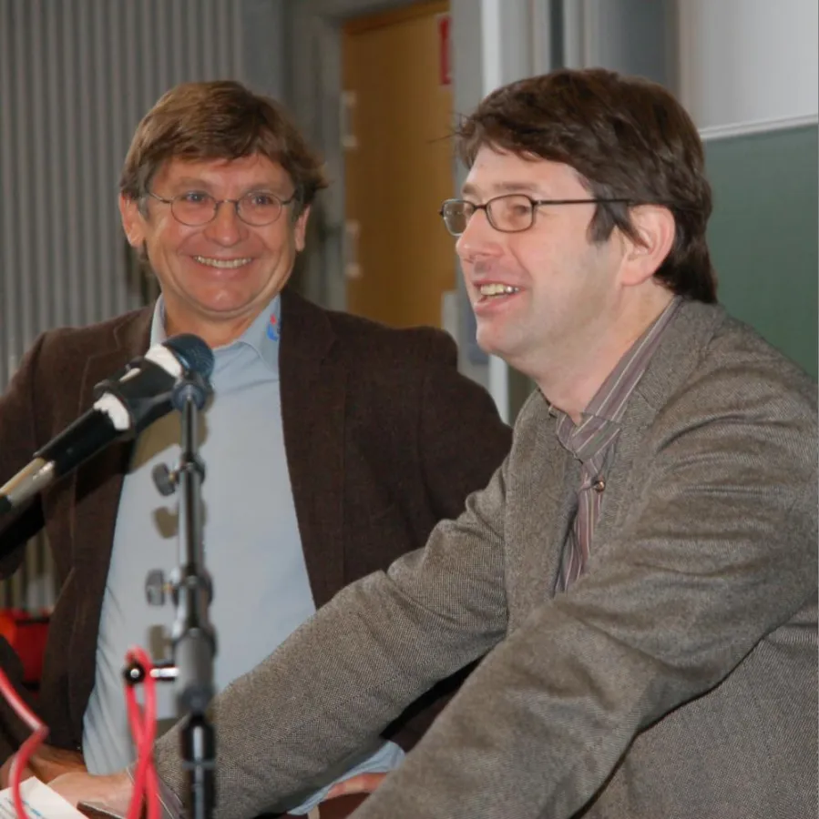 Laudator Prof. Dr. Werner Michl (links) und Autor Jörg Friebe