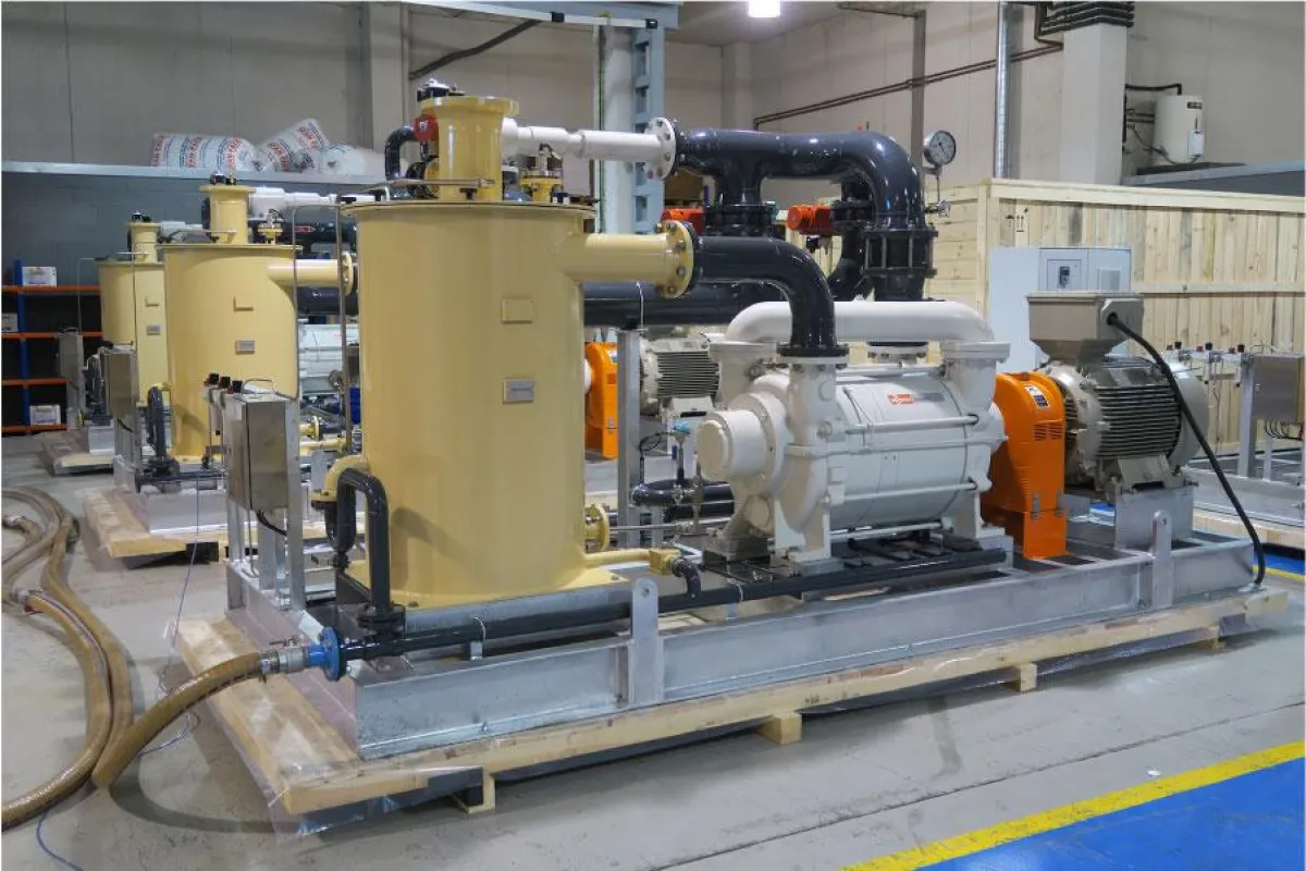 Vakuumsysteme während des Testlaufs im Busch Power-Plant-Kompetenz-Zentrum in Spanien